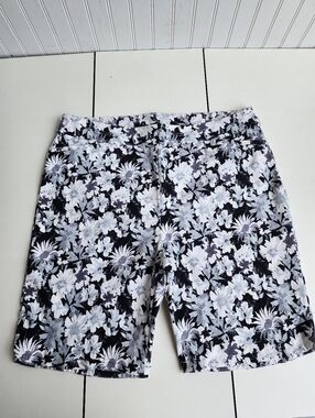 Fit Sight Bermuda Floral Black White Shorts Zip Pockets Pull On Rayon Nylon 3X